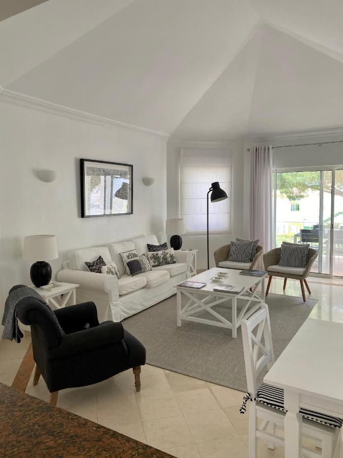 Beautiful Apartment For Rent In Quinta Do Lago With Excellent Resort Facilities Close To Lake And Beach. エクステリア 写真