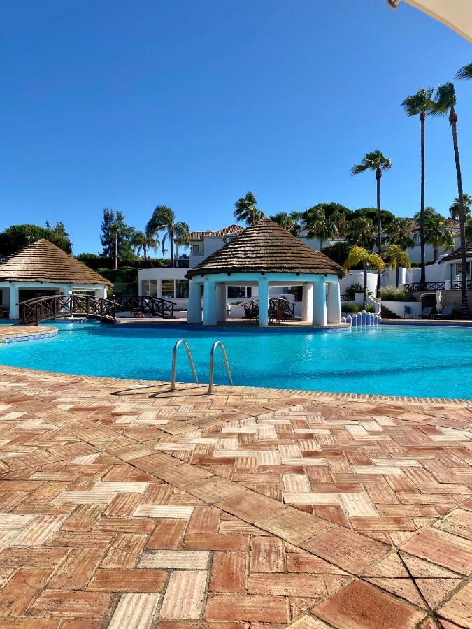 Beautiful Apartment For Rent In Quinta Do Lago With Excellent Resort Facilities Close To Lake And Beach. エクステリア 写真