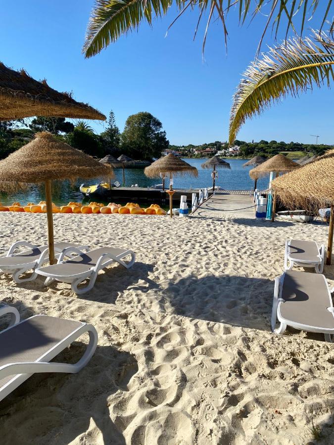 Beautiful Apartment For Rent In Quinta Do Lago With Excellent Resort Facilities Close To Lake And Beach. エクステリア 写真